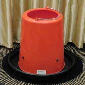 Baromfi etető menetes magasság áll. 16 L